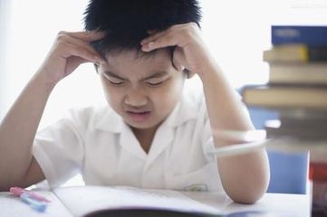 青少年白癜风到底是什么原因引起的?
